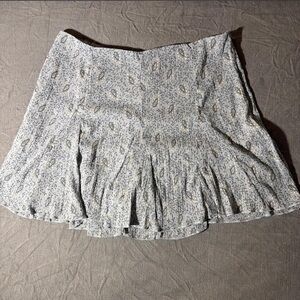 H&M Light Gray A-Line Skirt with Floral Design